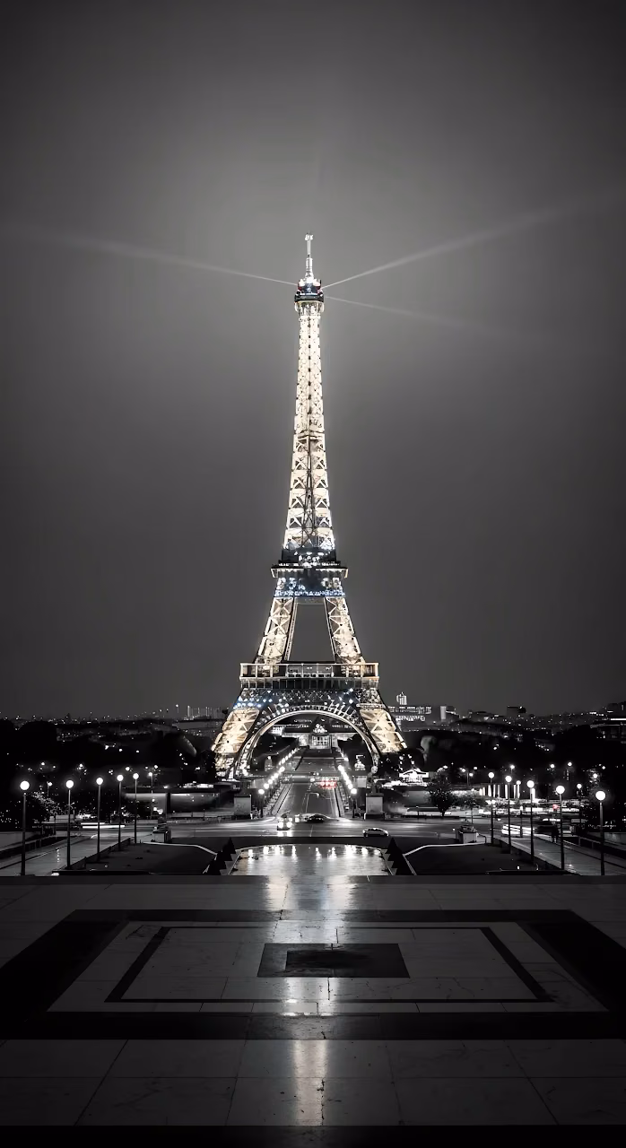 Download Eiffel Tower at Night in Monochrome from Trocadero Plaza Wallpaper in Mobile HD Eiffel Tower at Night in Monochrome from Trocadero Plaza - Free Mobile AMOLED Wallpaper Background