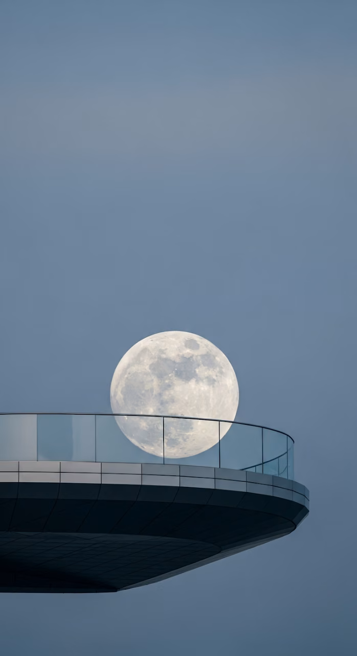Minimalist View of a Modern Skyscraper Observation Deck Edge Against a Large Full Moon - Free Mobile AMOLED Wallpaper Background