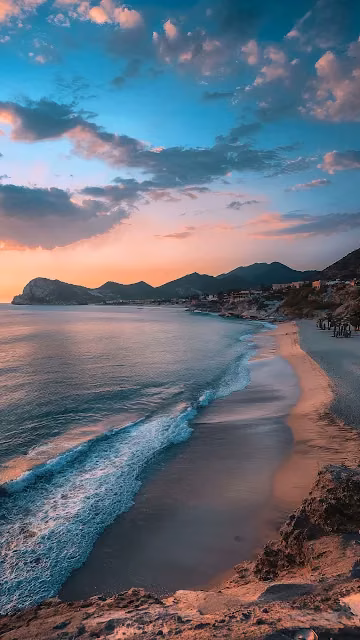 Coastal Sunset Beach View Over Turquoise Ocean Waves - Free 4K & 8K Mobile Wallpaper