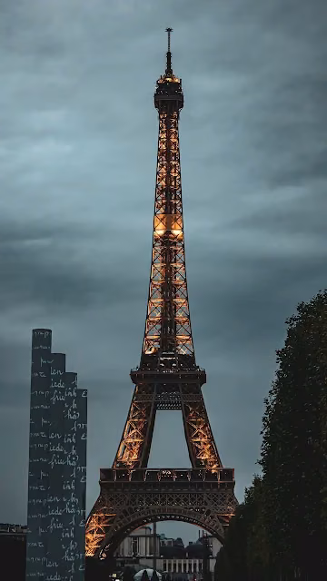 Eiffel Tower Paris Dusk Moody Overcast Sky Architecture - Free 4K & 8K Mobile Wallpaper